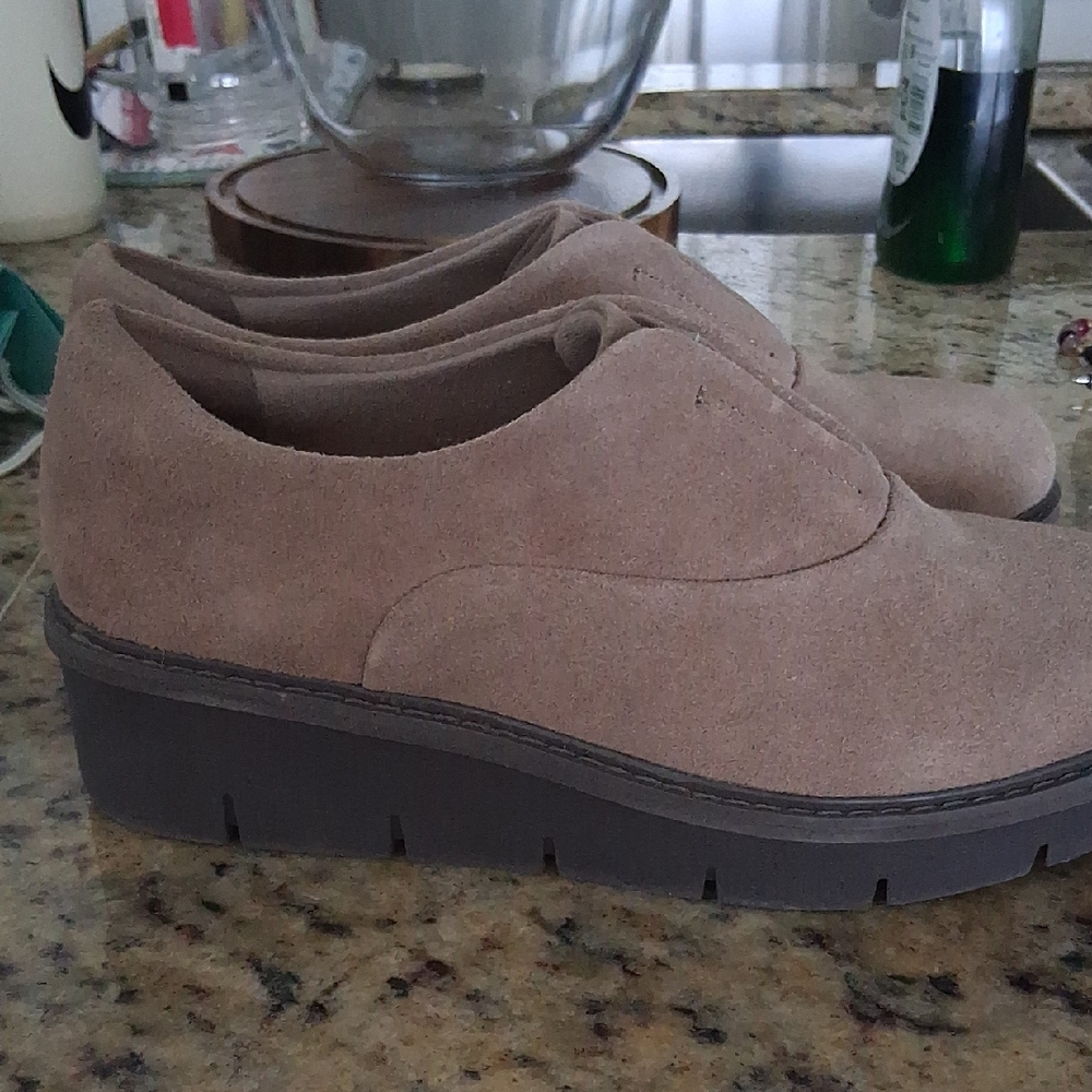 Clarks Women's Tan Suede Loafers Brand New Newer Used